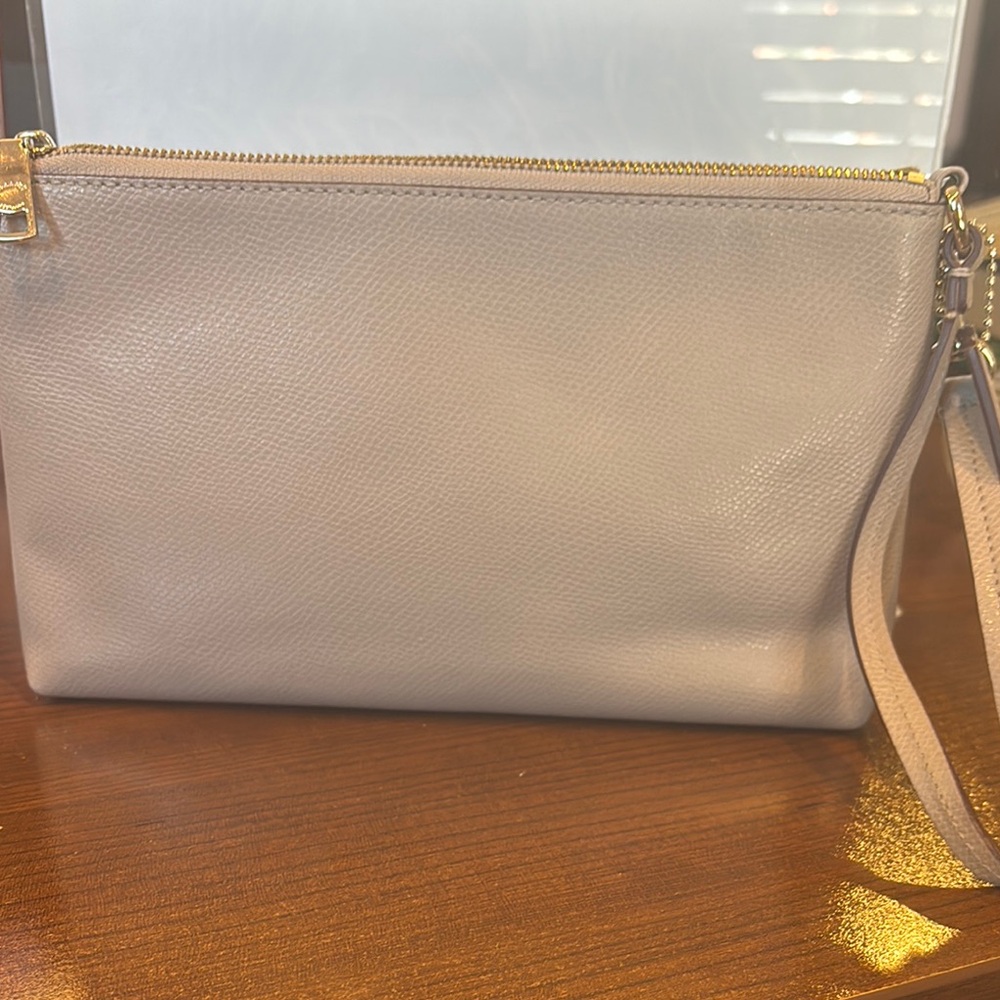 Coach Tan Leather Wristlet Clutch with Gold Hardware - Picture 5 of 9